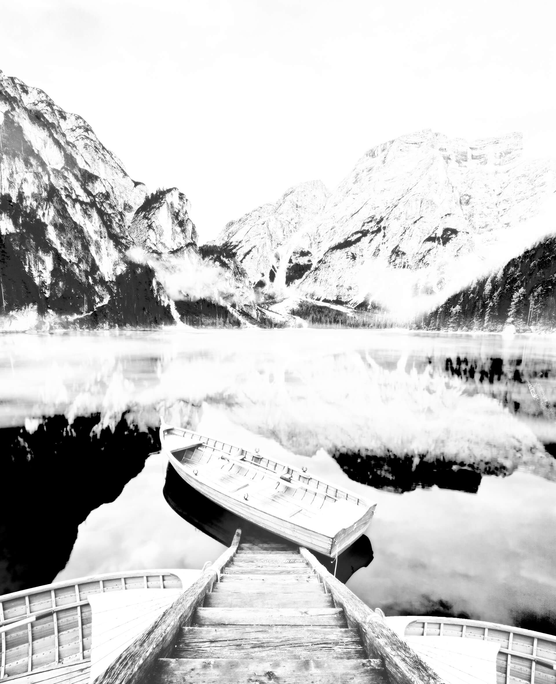 Barco en un lago con paisaje nevado
